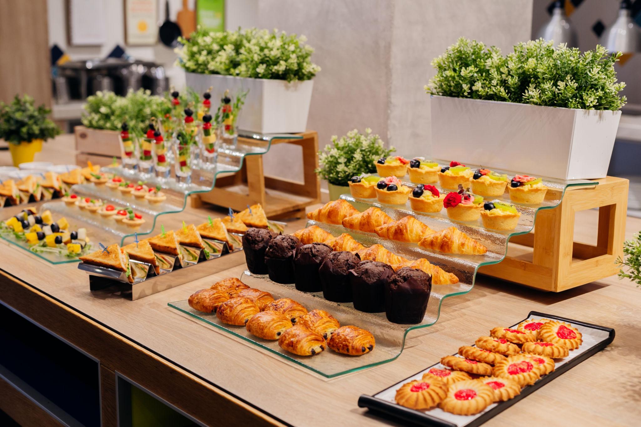 Coffee Break Menüsü Nasıl Hazırlanır? Kurumsal Etkinlikler İçin Modern İkram Önerileri